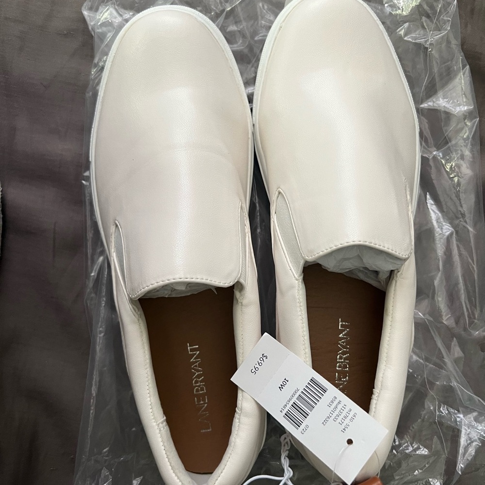 Lane Bryant 10 wide white slip on shoe